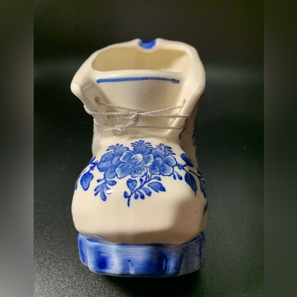 Vintage Ash Tray Boot Magic Mountain Souvenir White Blue Lace Up Floral - Picture 3 of 8